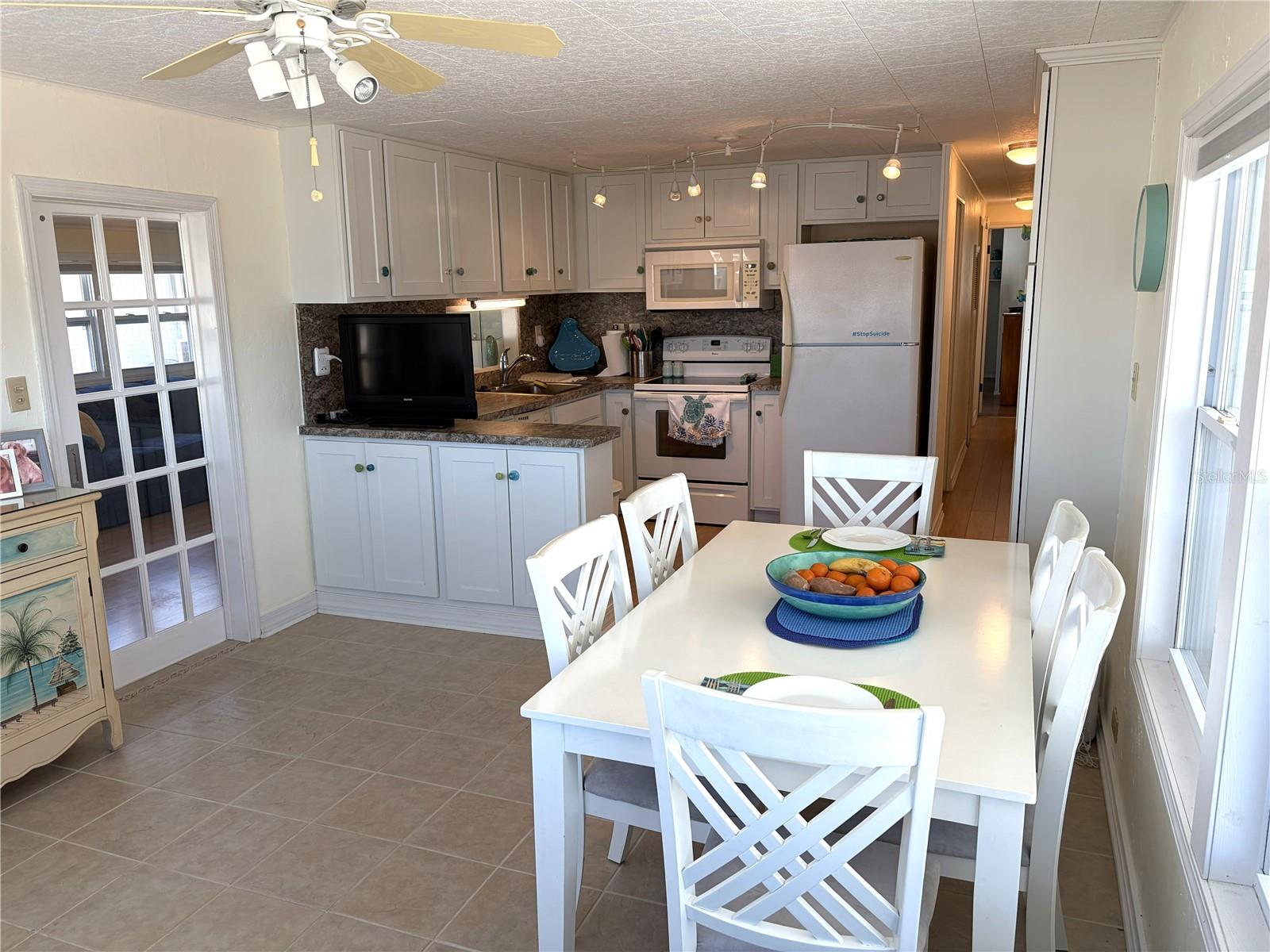 Image 15 of 79 For 1862 Palm Springs Street