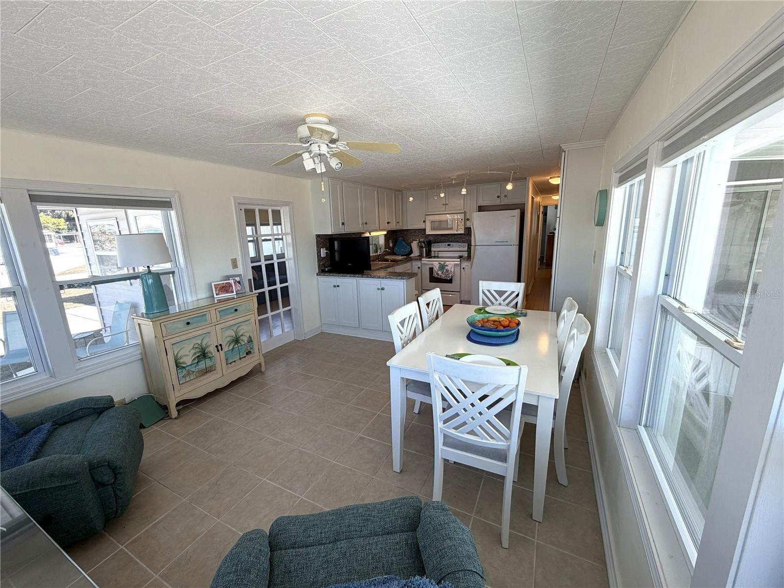 Image 16 of 79 For 1862 Palm Springs Street