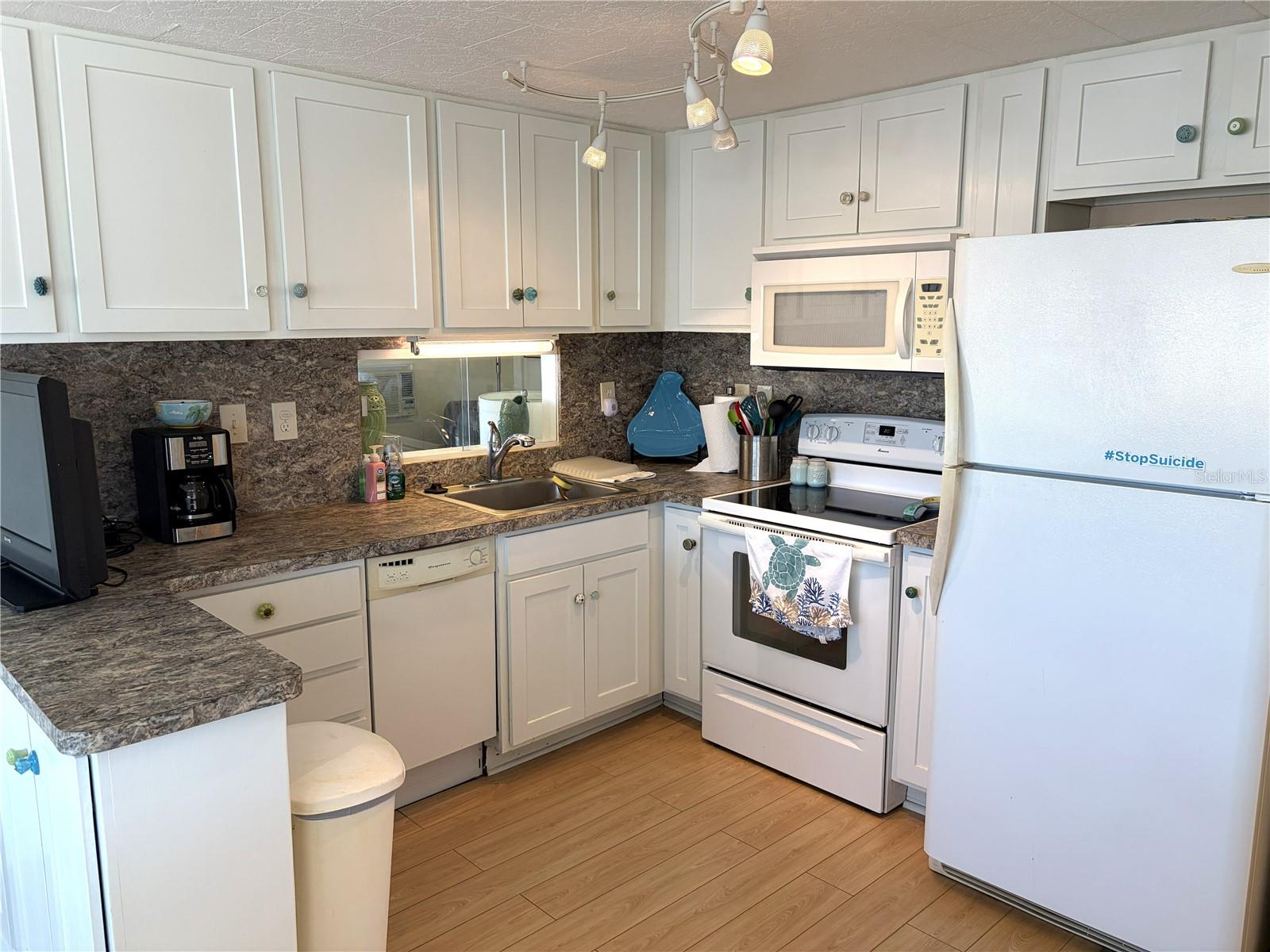 Image 17 of 79 For 1862 Palm Springs Street