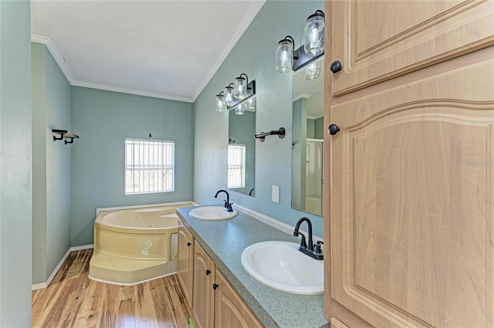 Image 26 of 73 For 4678 253rd Street E