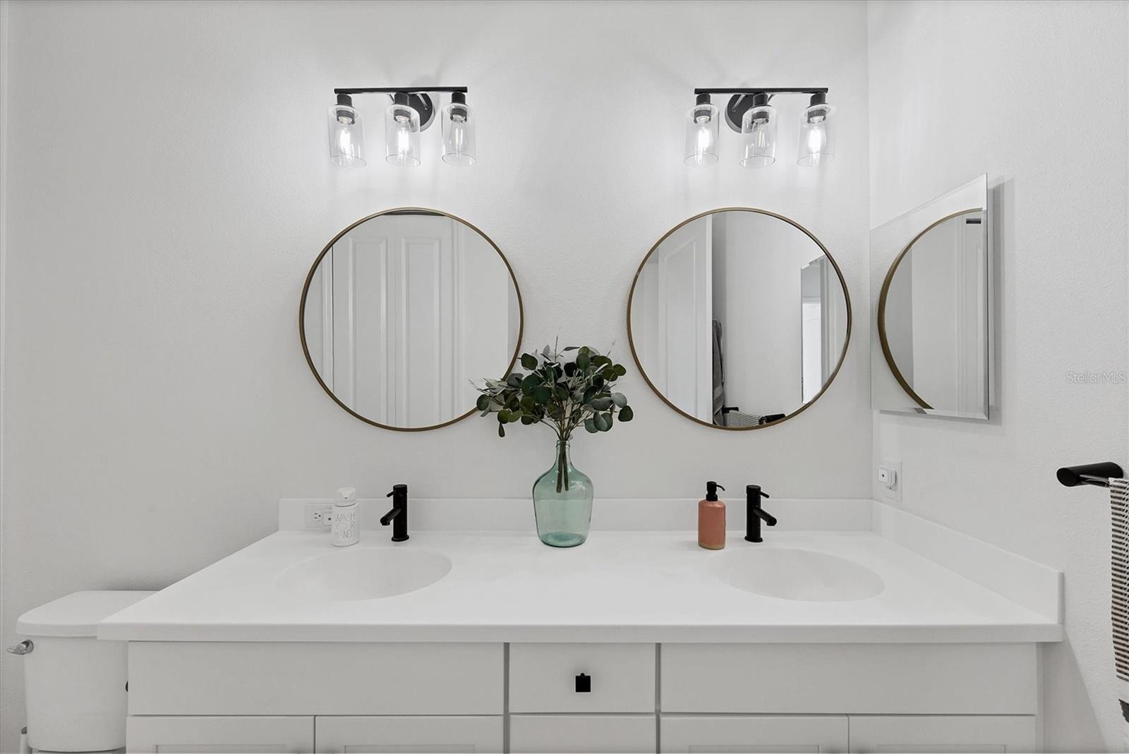 Image 40 of 79 For 13521 Deep Blue Place