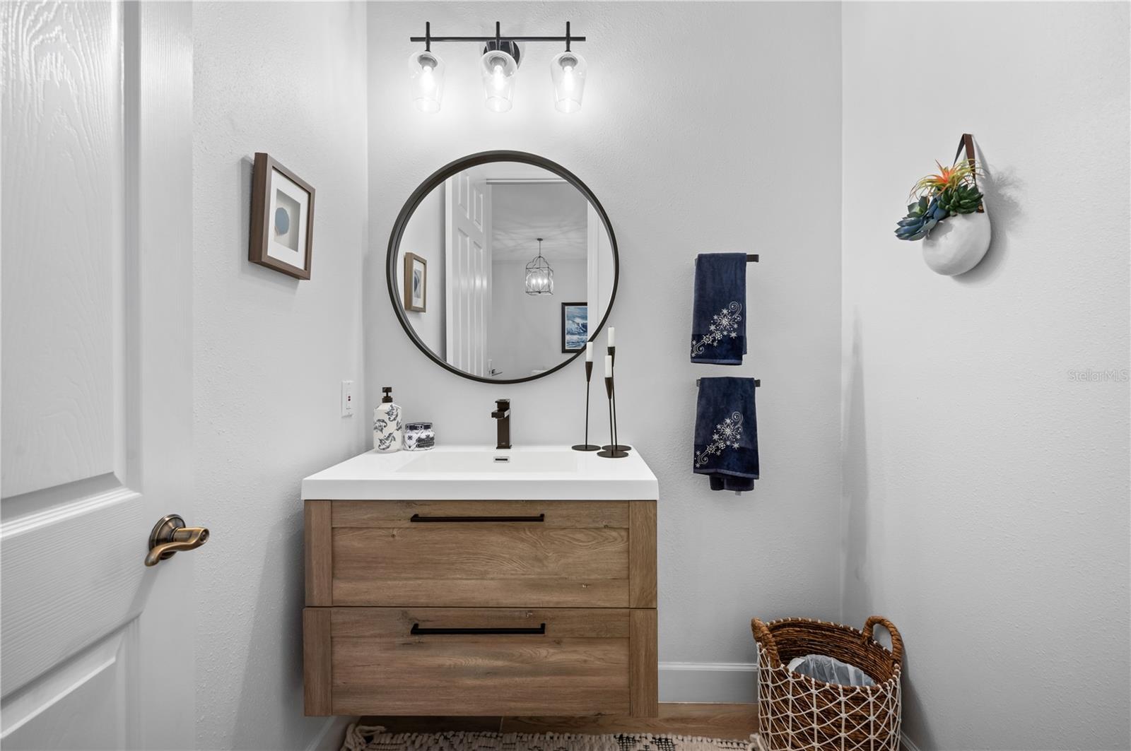 Listing photo id 10 for 10147 Cherry Hills Avenue Circle