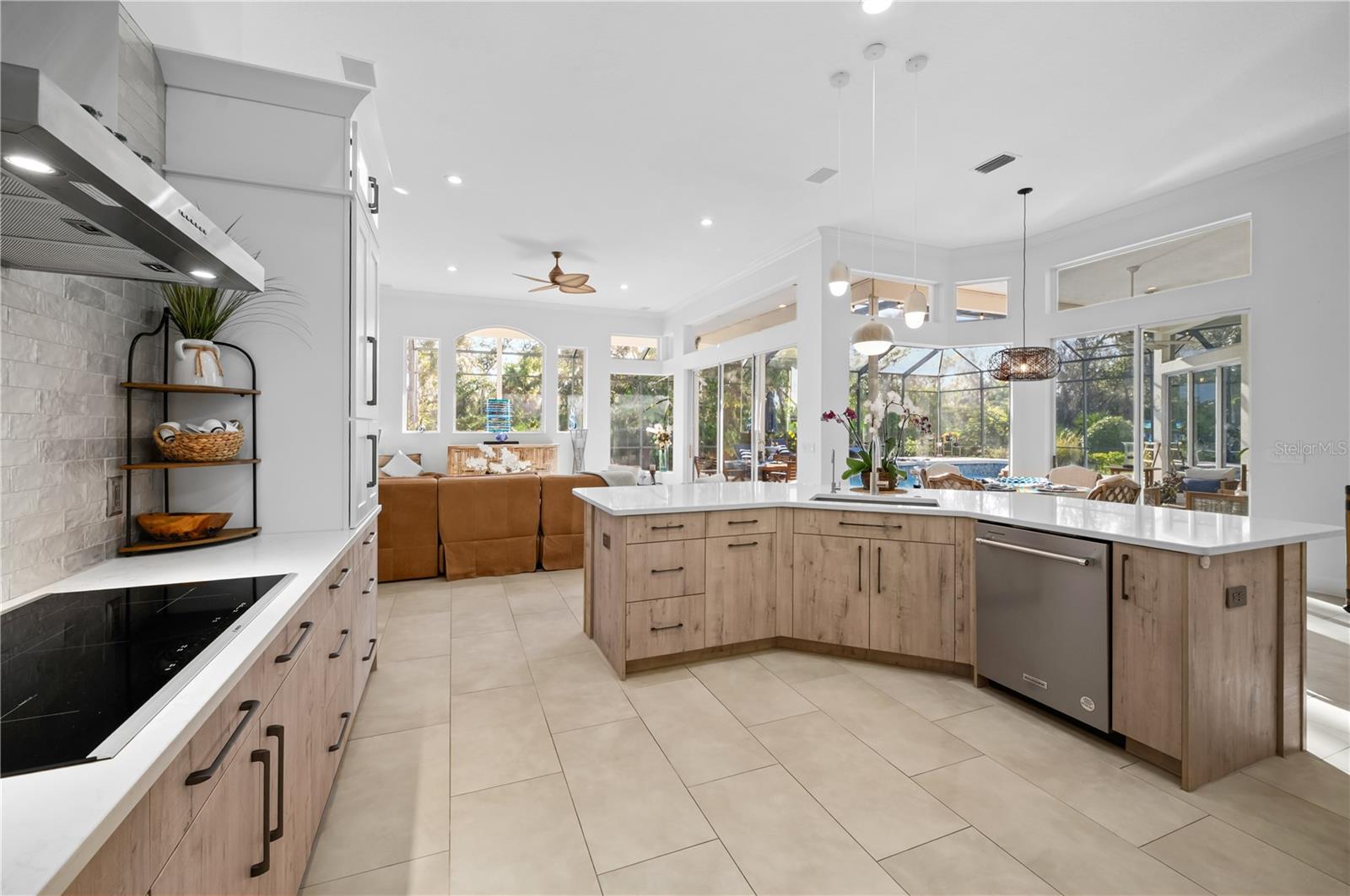 Listing photo id 15 for 10147 Cherry Hills Avenue Circle