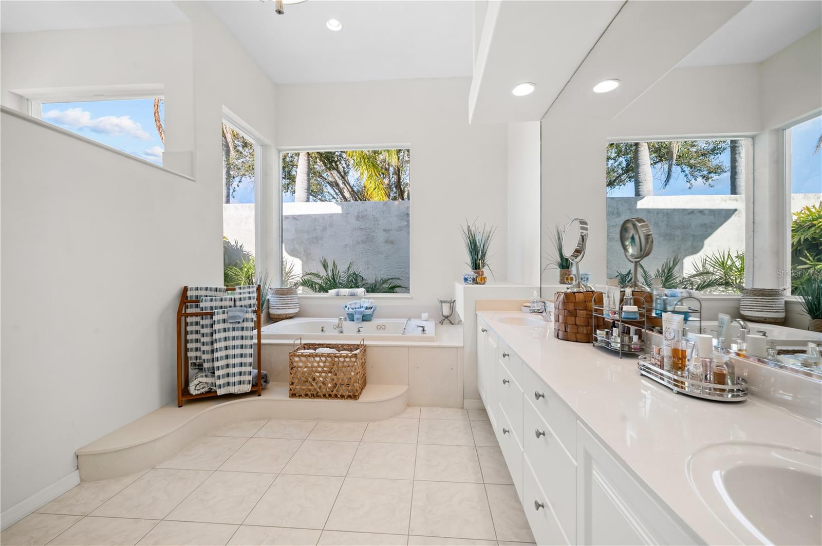 Listing photo id 24 for 10147 Cherry Hills Avenue Circle