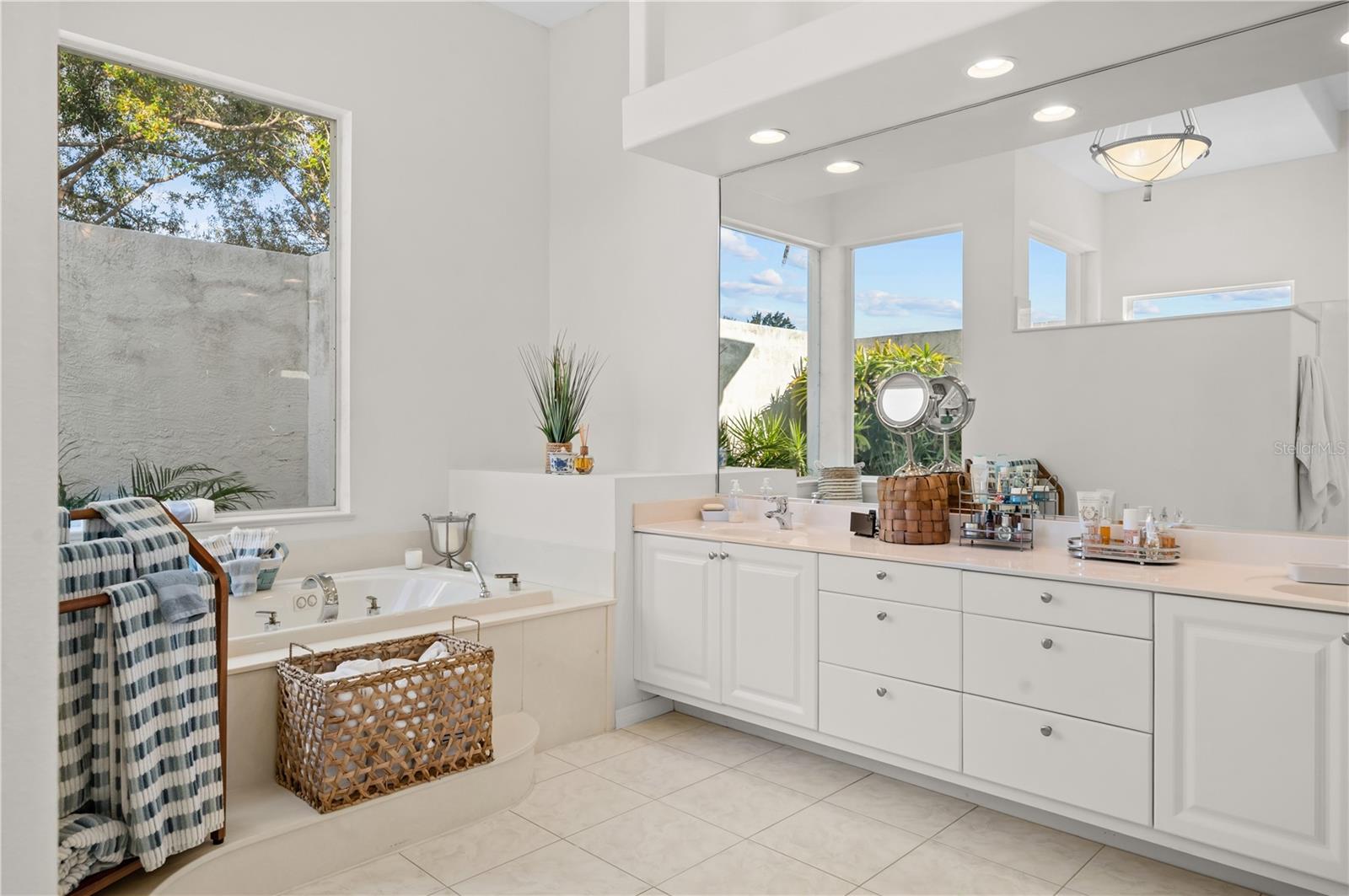 Listing photo id 25 for 10147 Cherry Hills Avenue Circle