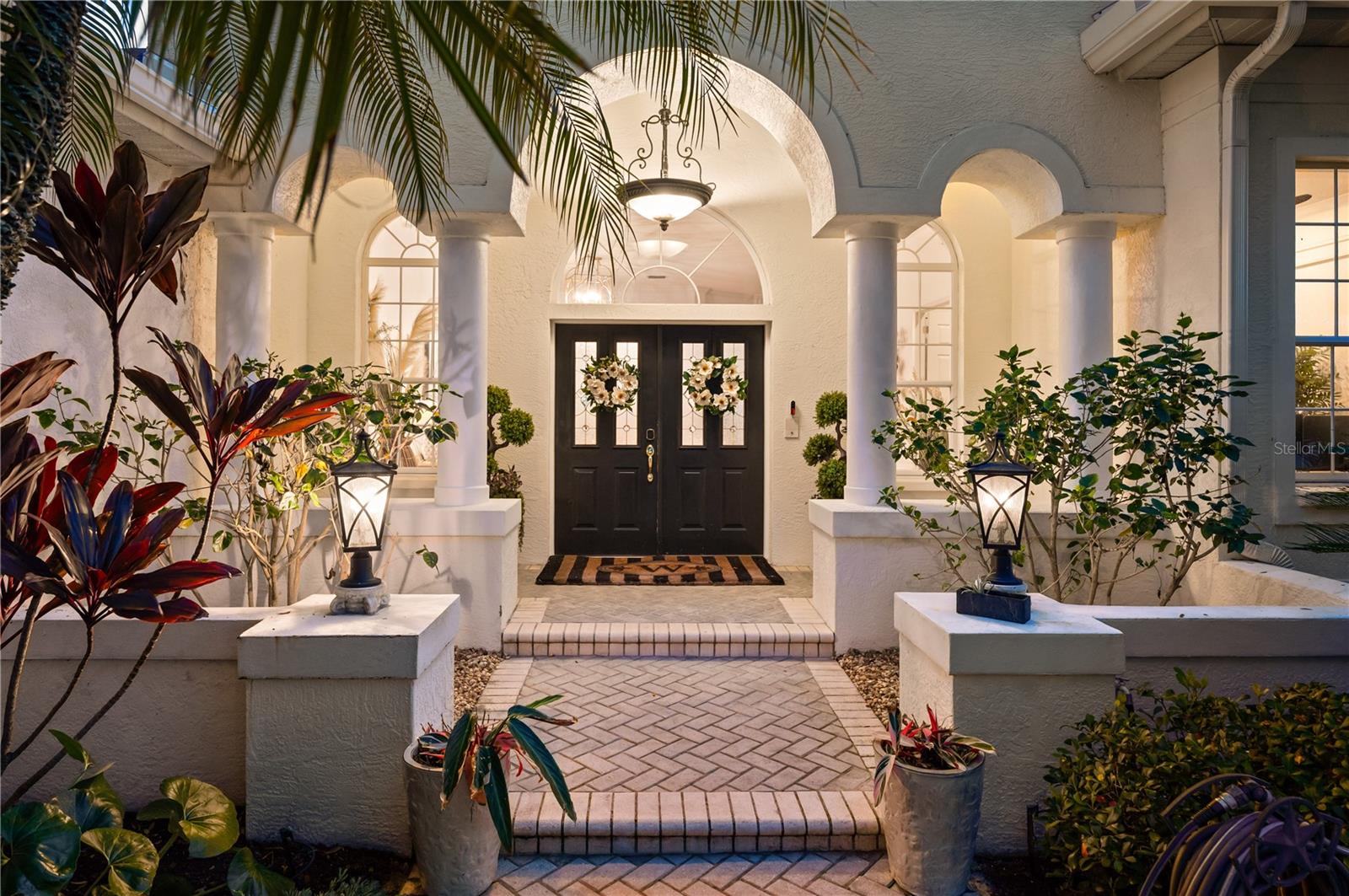 Listing photo id 1 for 10147 Cherry Hills Avenue Circle