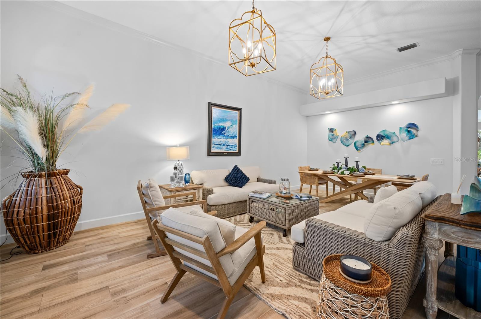 Listing photo id 2 for 10147 Cherry Hills Avenue Circle