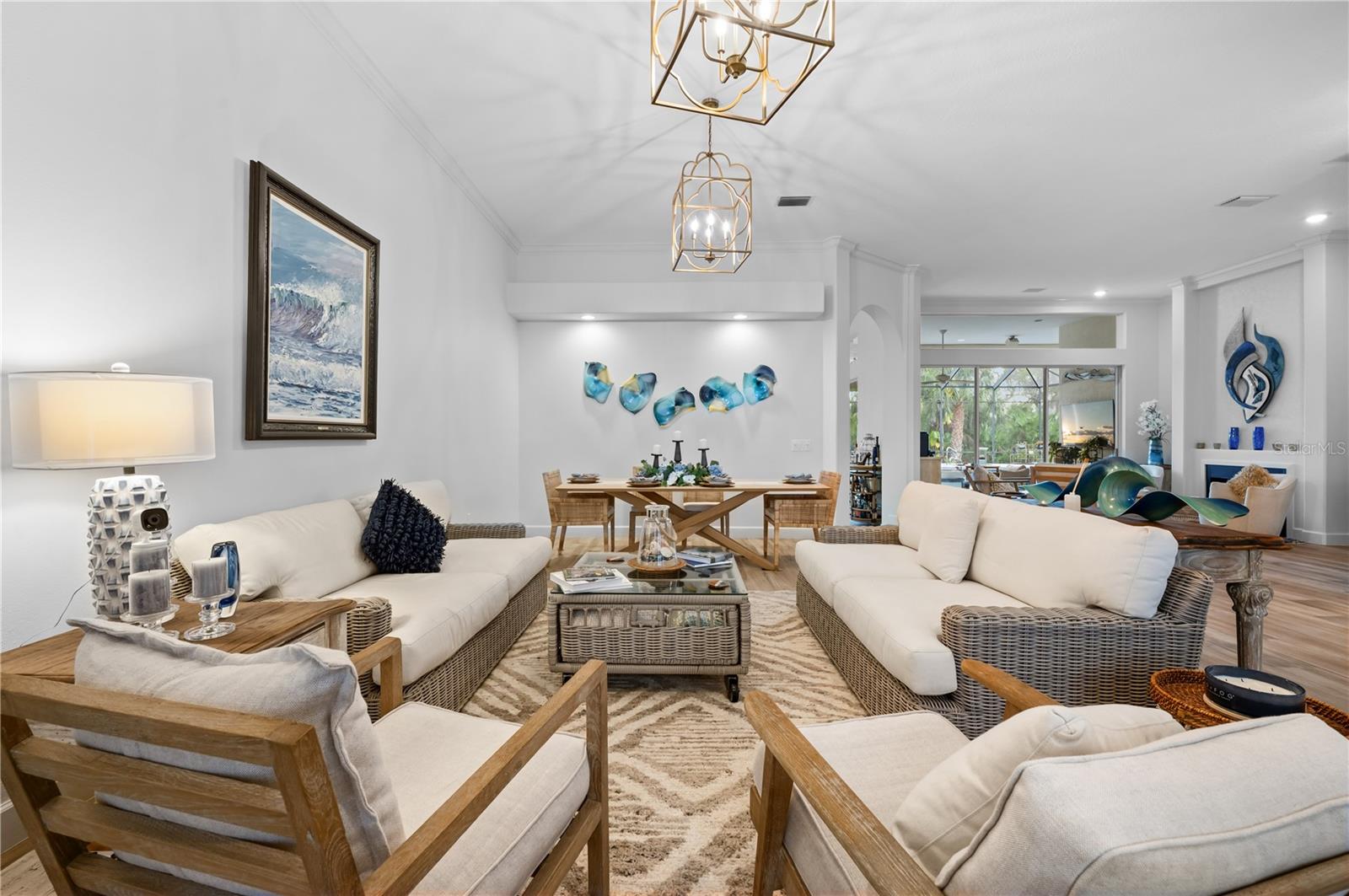 Listing photo id 3 for 10147 Cherry Hills Avenue Circle