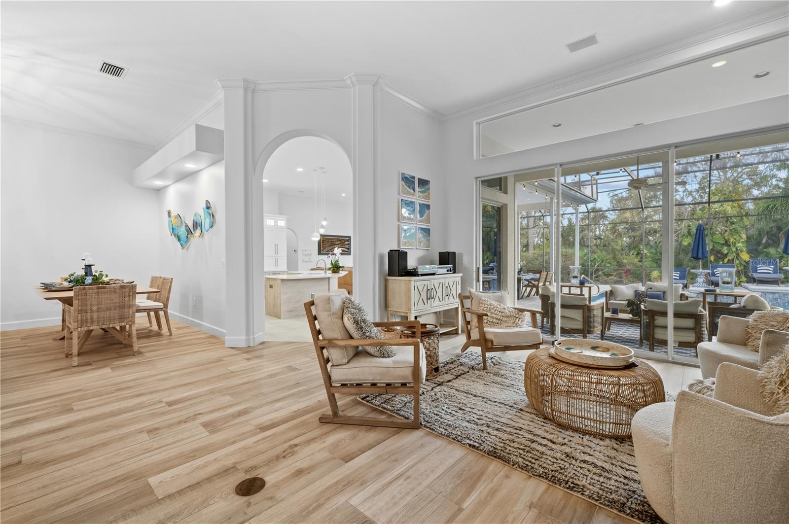 Listing photo id 5 for 10147 Cherry Hills Avenue Circle