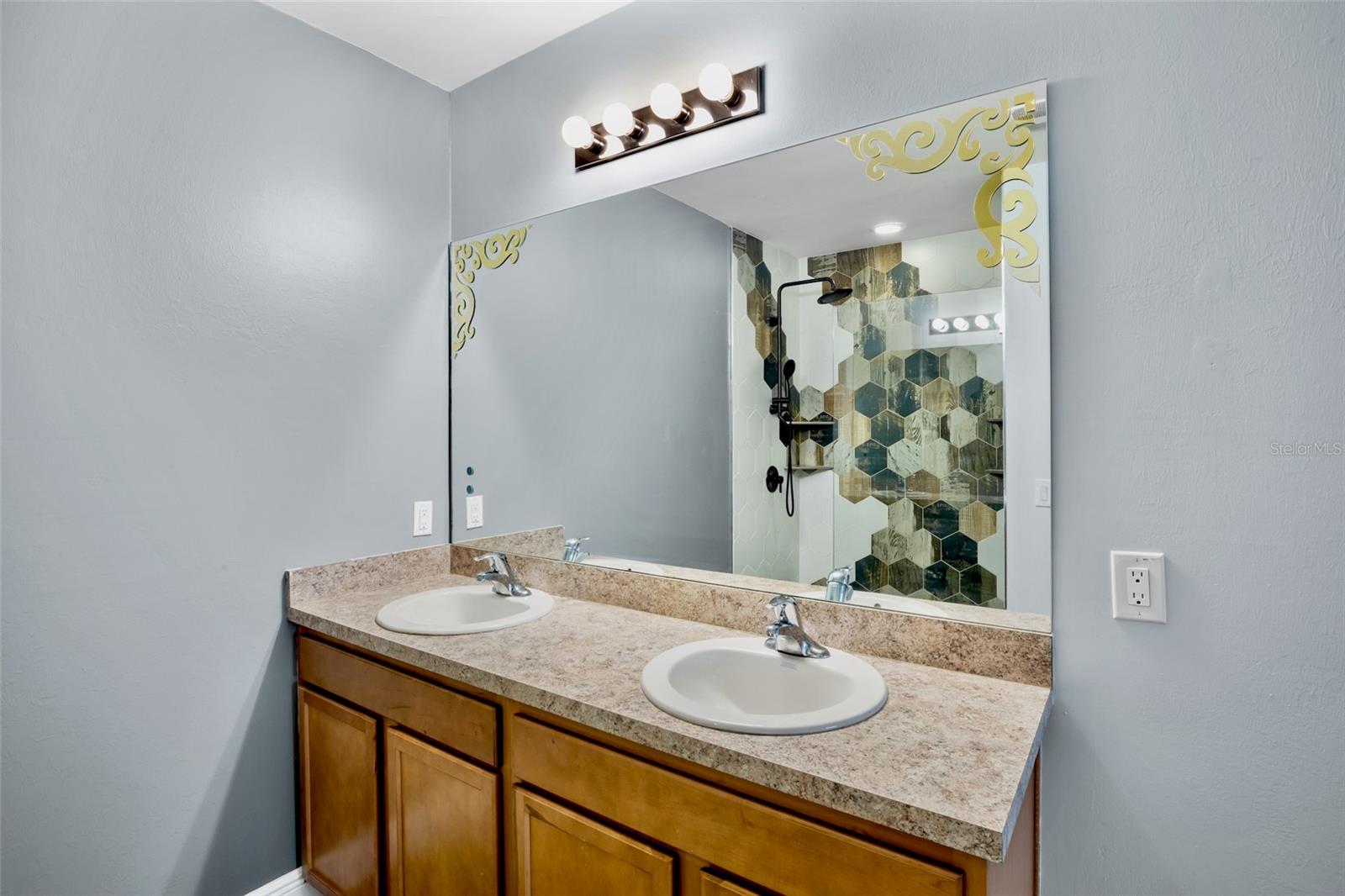 Image 15 of 29 For 28101 Arrowhead Circle