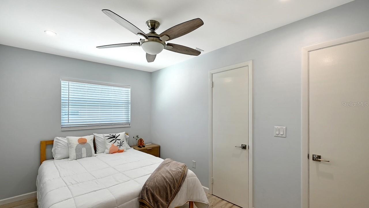 Image 17 of 73 For 2533 Waldemere Street