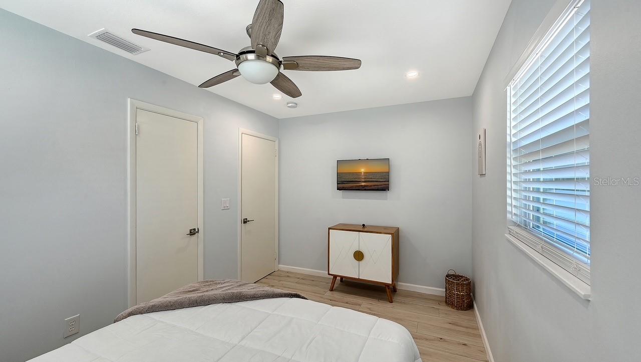 Image 18 of 73 For 2533 Waldemere Street