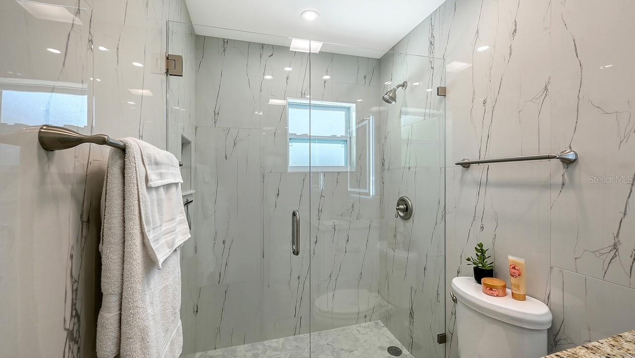 Image 19 of 73 For 2533 Waldemere Street