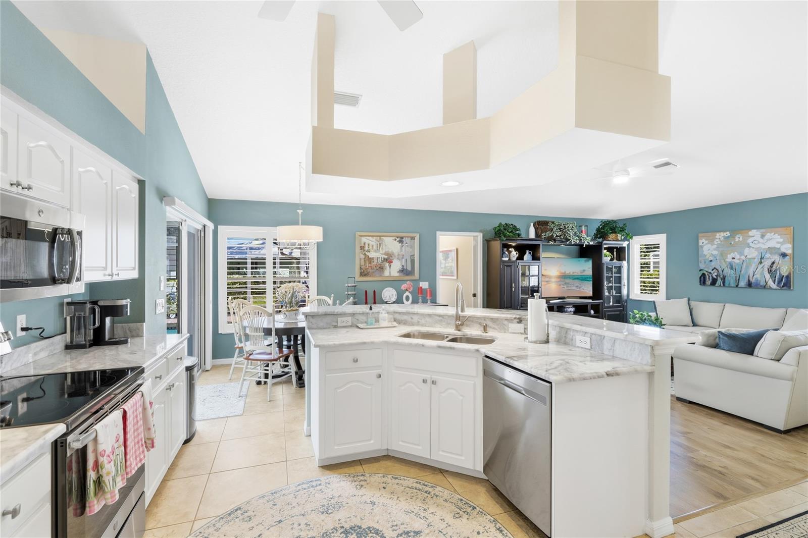 Image 11 of 48 For 373 Roseling Circle