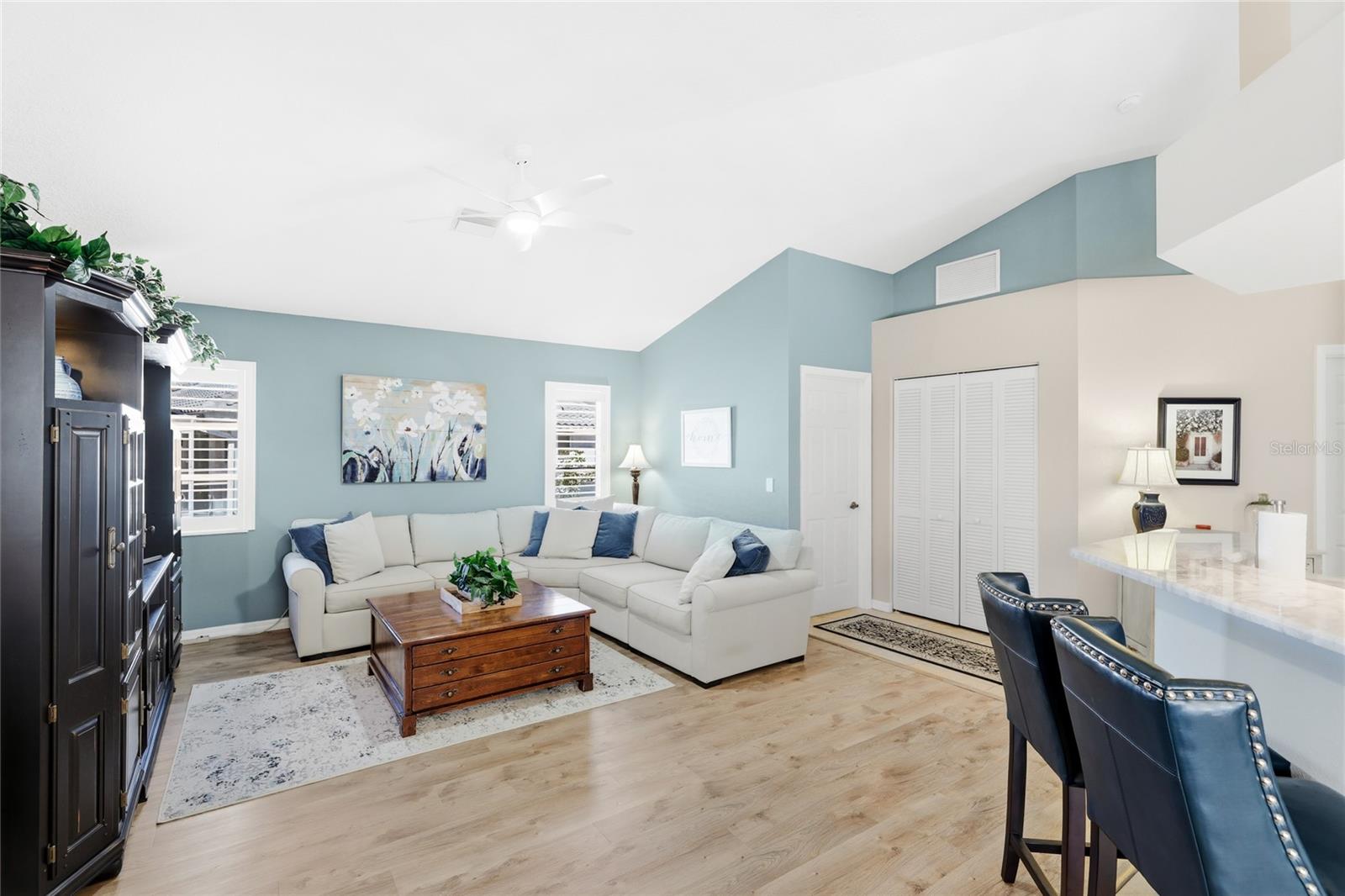 Image 15 of 48 For 373 Roseling Circle