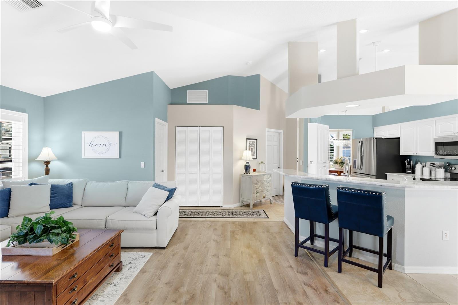 Image 16 of 48 For 373 Roseling Circle