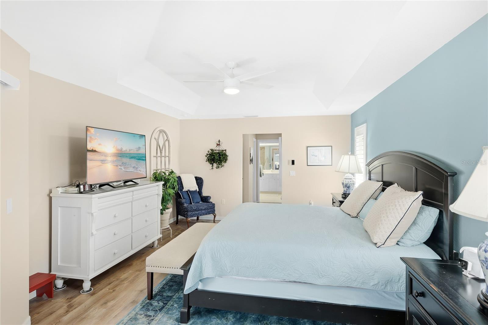 Image 20 of 48 For 373 Roseling Circle