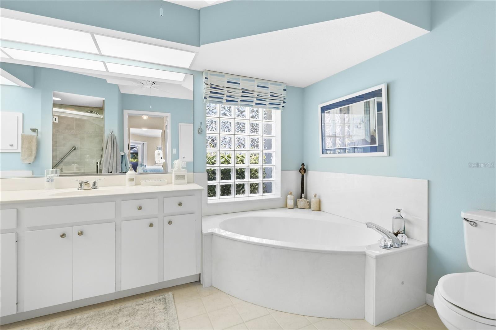 Image 21 of 48 For 373 Roseling Circle