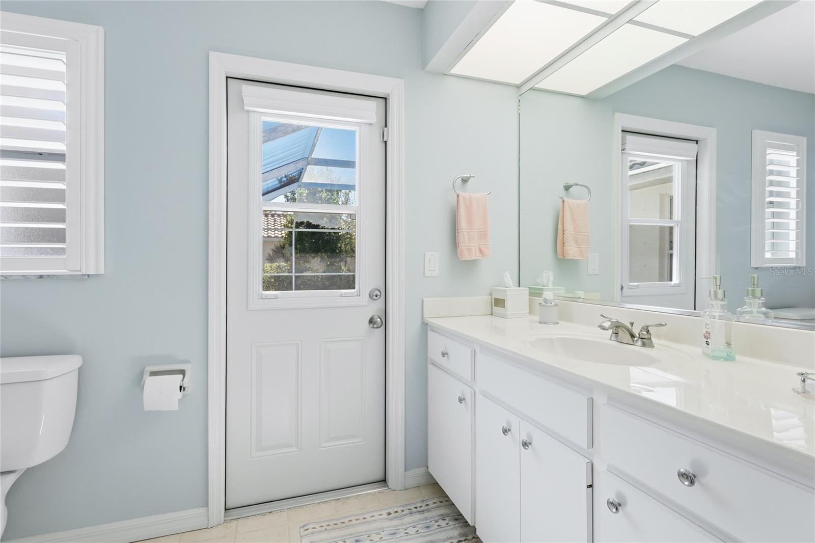 Image 26 of 48 For 373 Roseling Circle