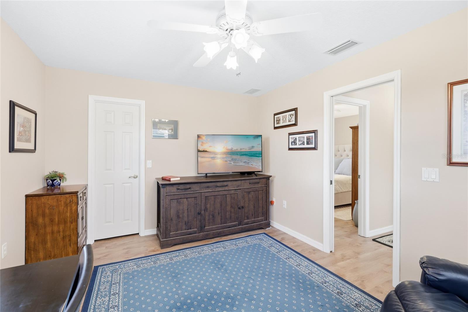 Image 29 of 48 For 373 Roseling Circle