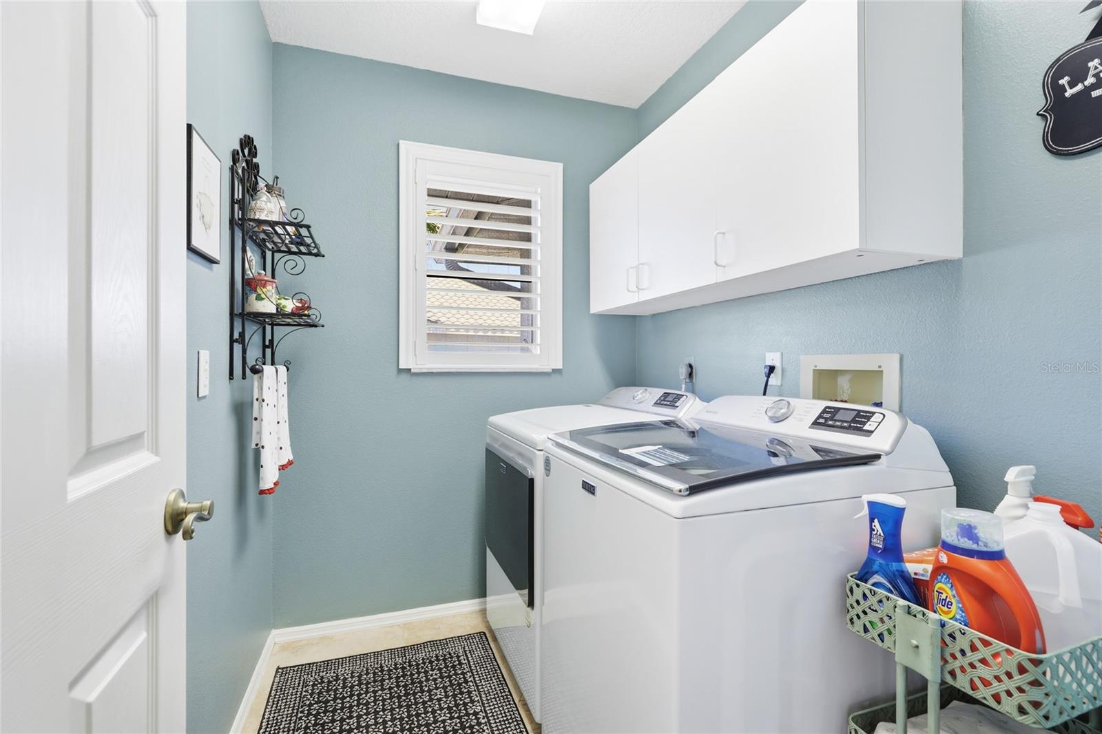 Image 30 of 48 For 373 Roseling Circle