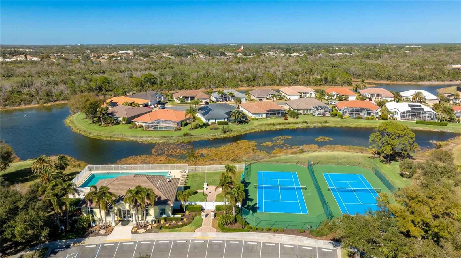 Image 40 of 48 For 373 Roseling Circle