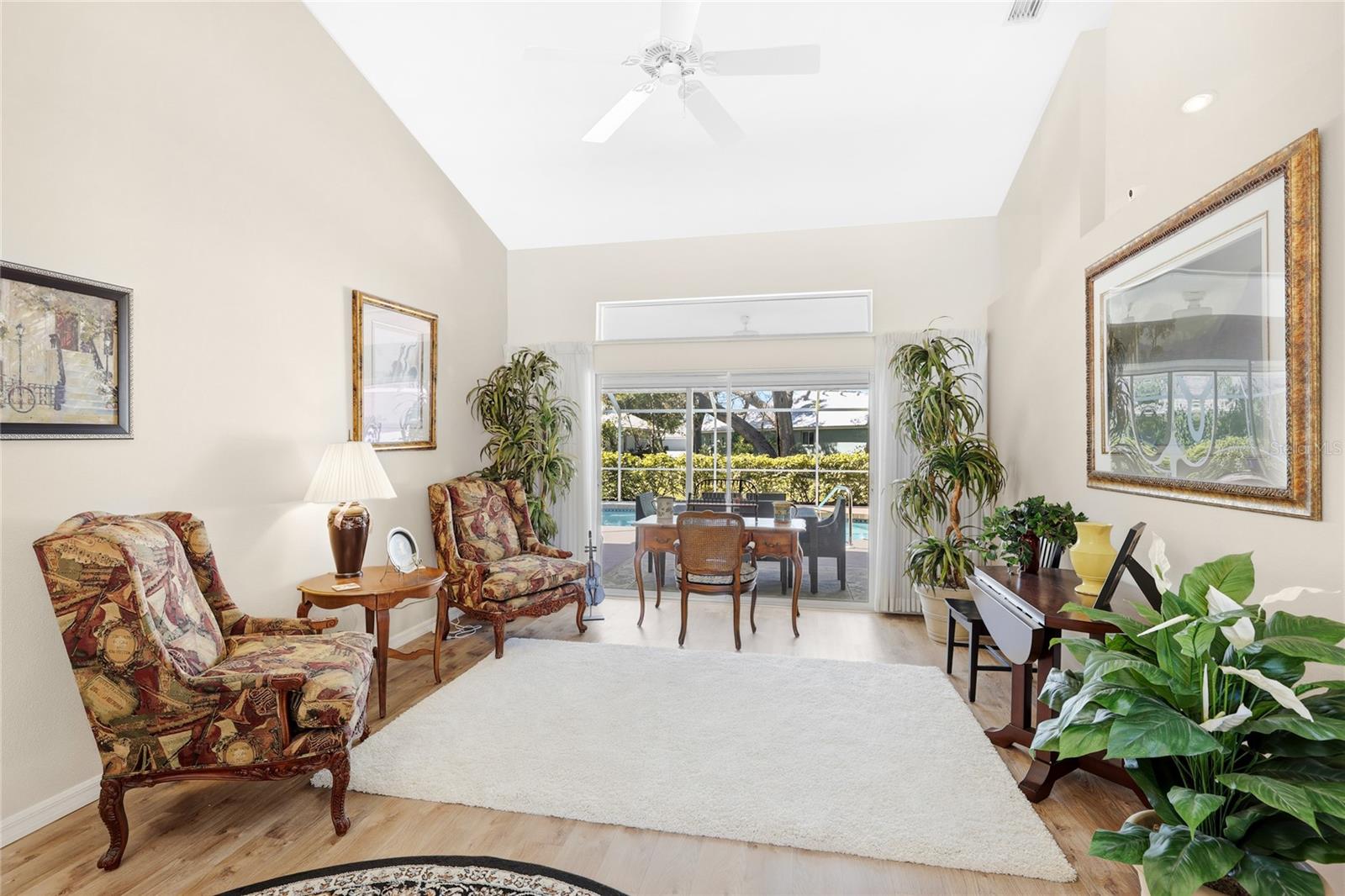 Image 6 of 48 For 373 Roseling Circle