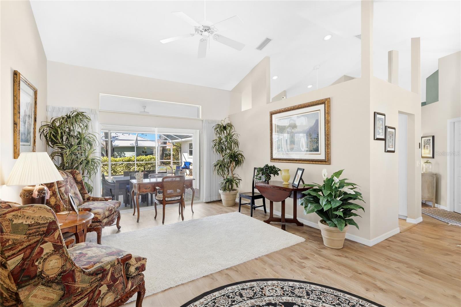 Image 7 of 48 For 373 Roseling Circle