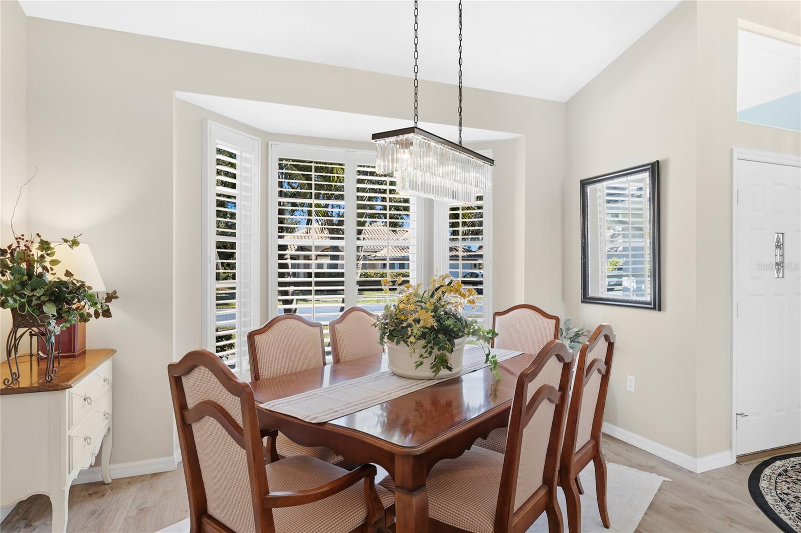 Image 9 of 48 For 373 Roseling Circle