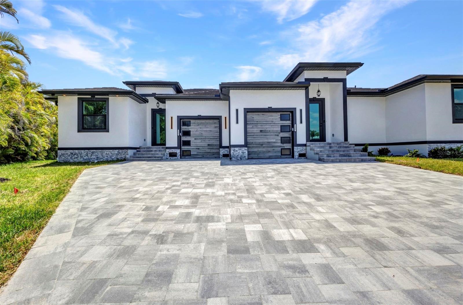 Image 4 of 48 For 1327 Wesley Drive