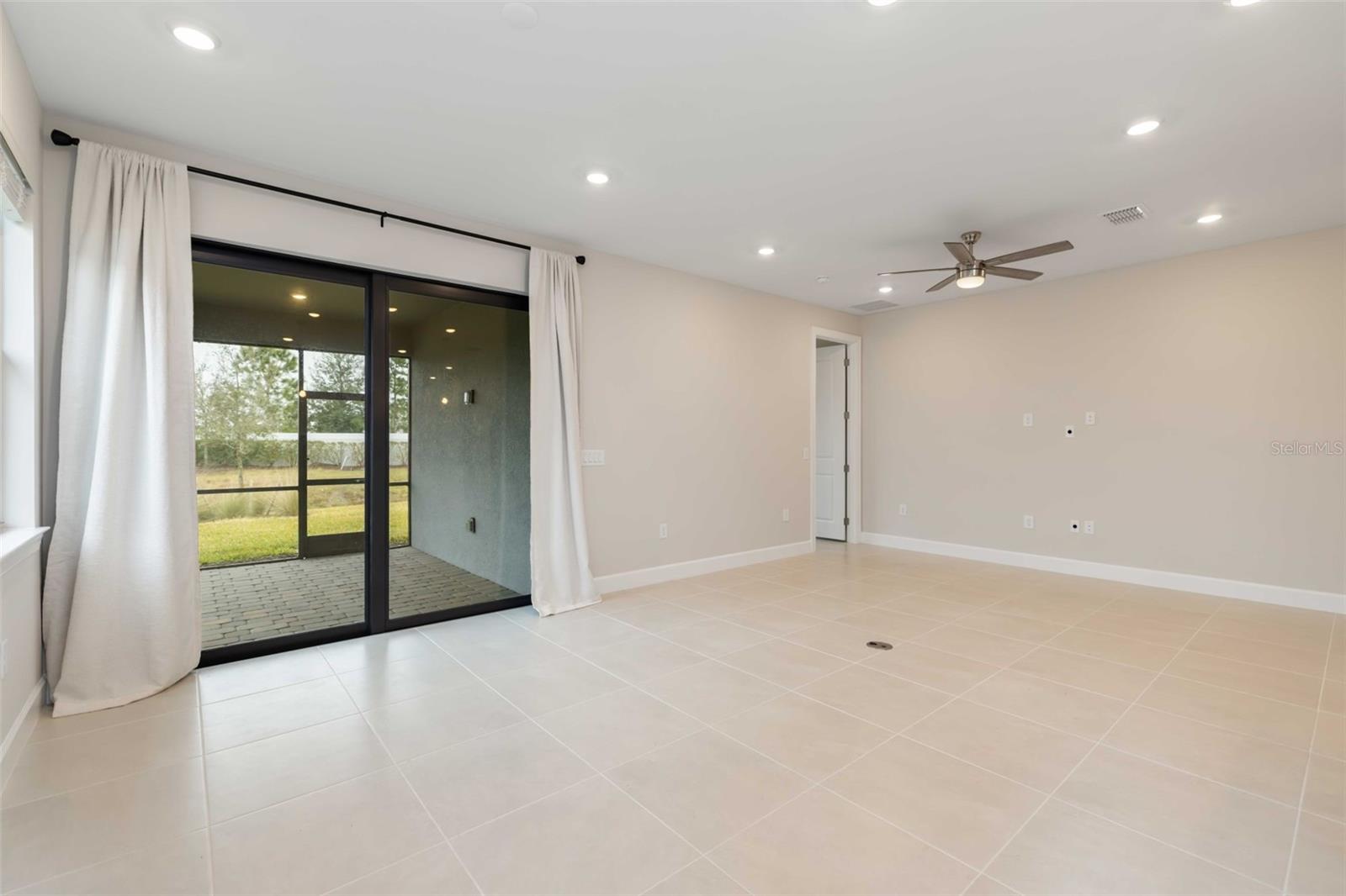 Image 18 of 48 For 5811 Silverside Pine Court