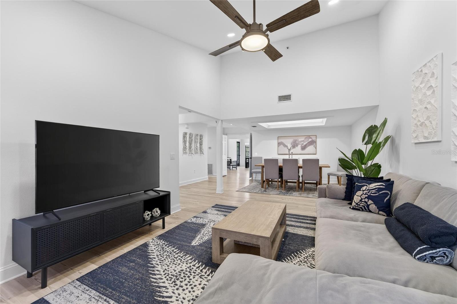 Image 11 of 77 For 2155 Harbourside Drive 804