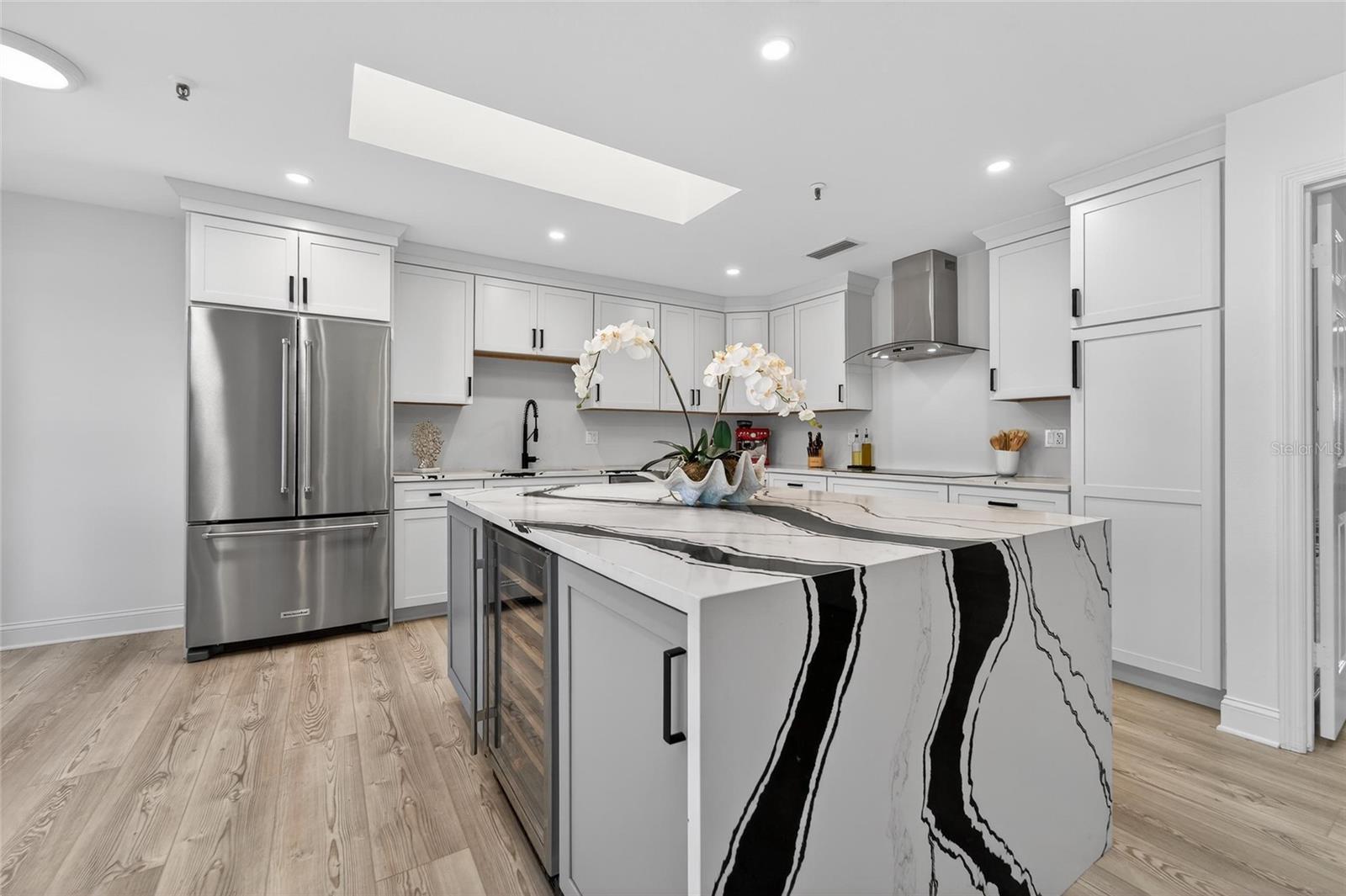 Image 16 of 77 For 2155 Harbourside Drive 804