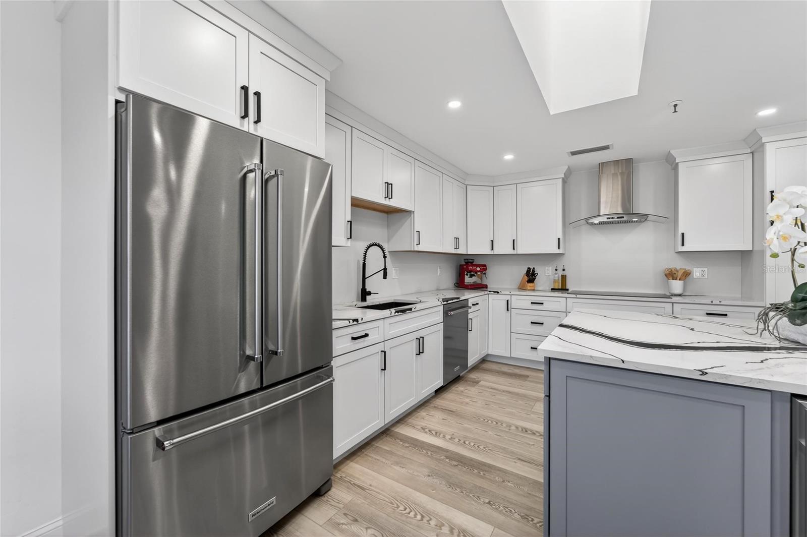 Image 18 of 77 For 2155 Harbourside Drive 804