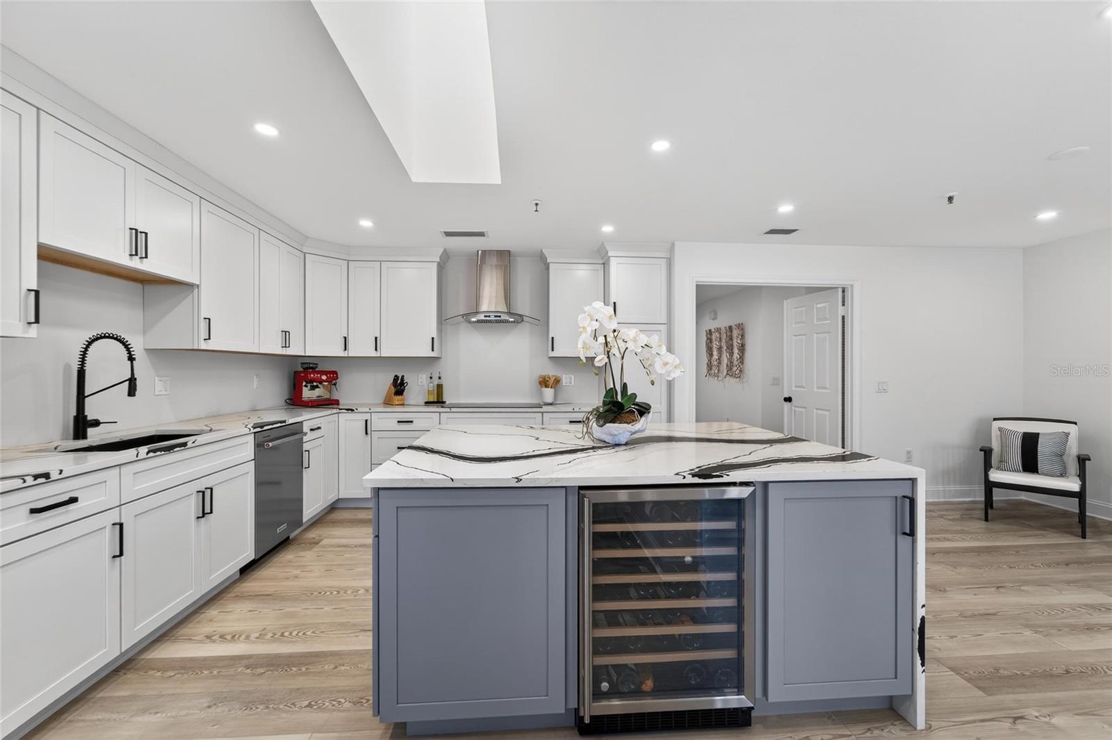 Image 19 of 77 For 2155 Harbourside Drive 804