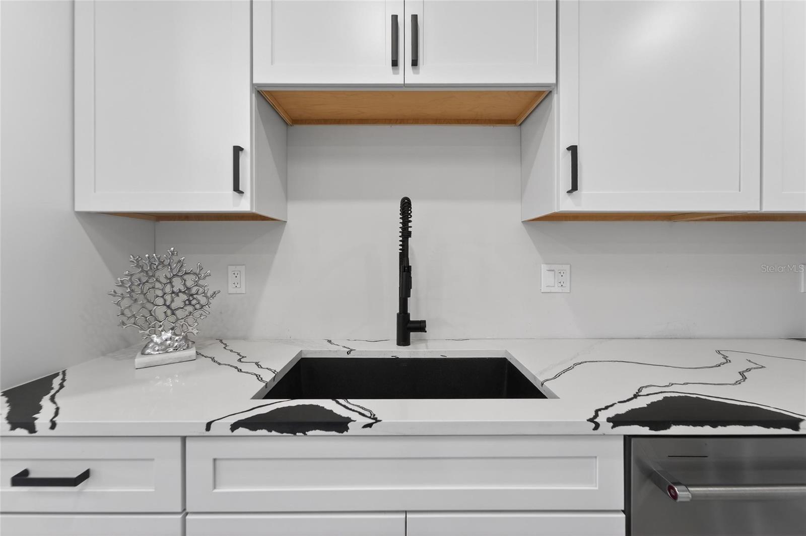 Image 23 of 77 For 2155 Harbourside Drive 804