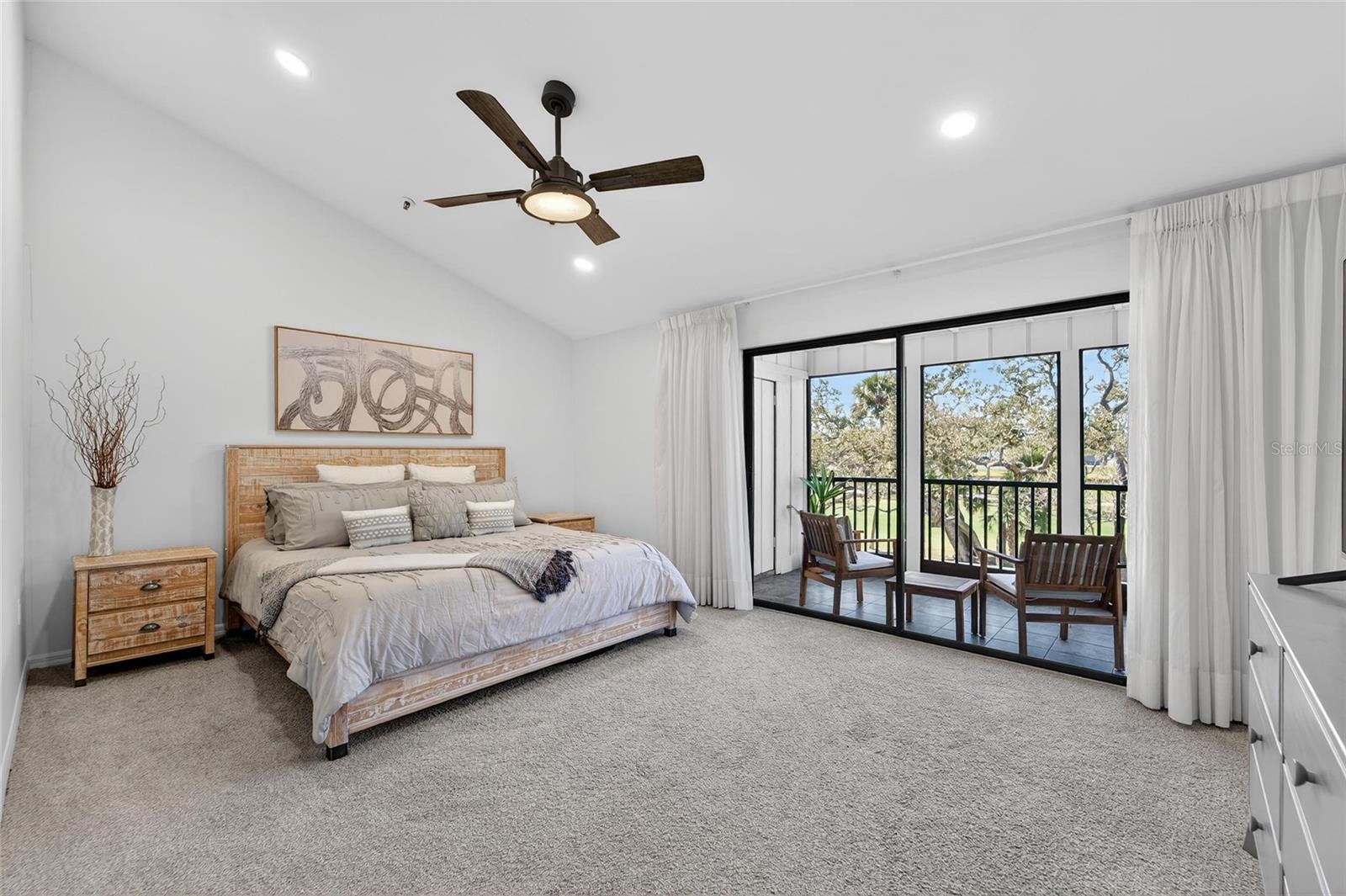 Image 30 of 77 For 2155 Harbourside Drive 804