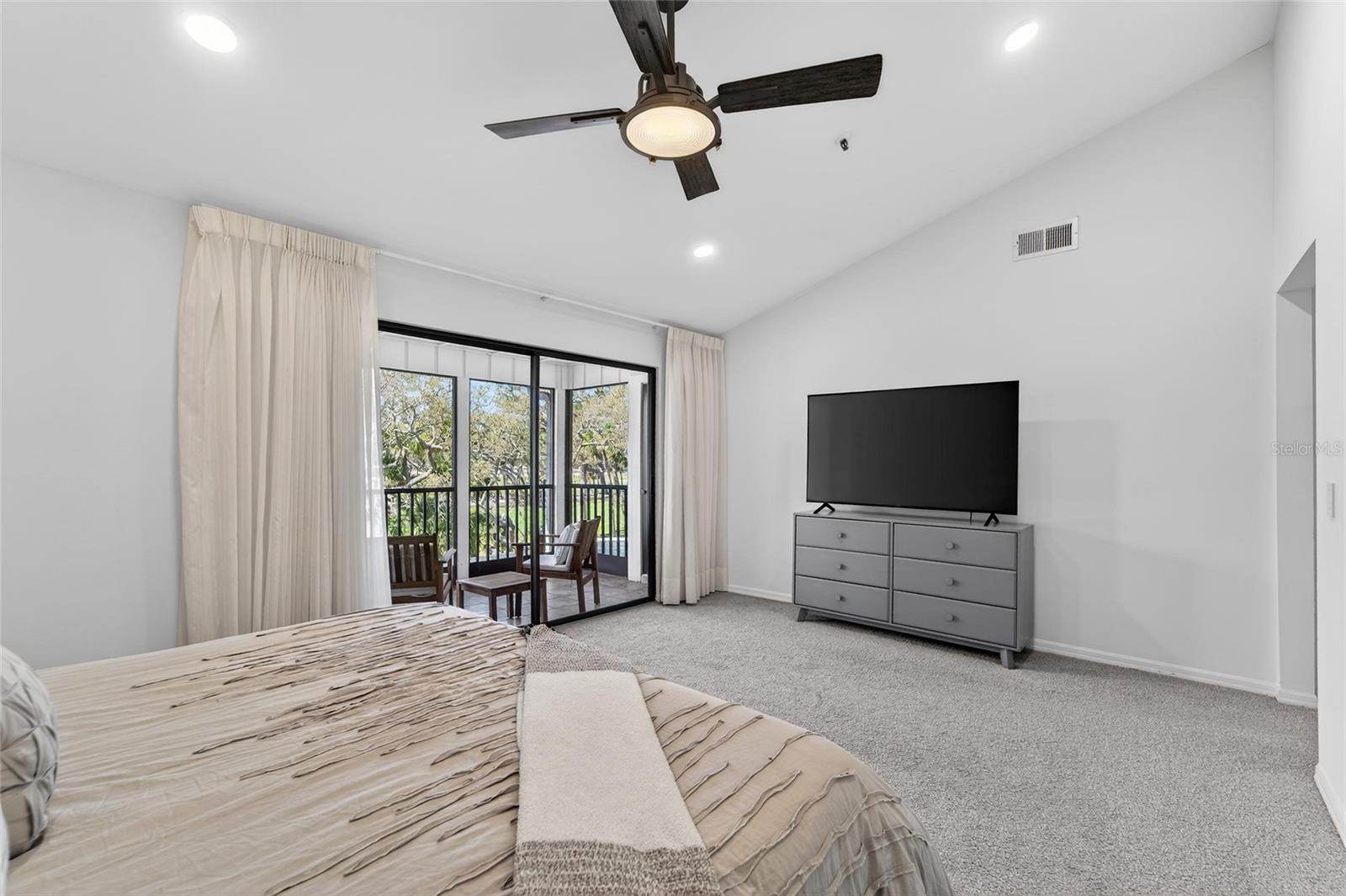 Image 32 of 77 For 2155 Harbourside Drive 804