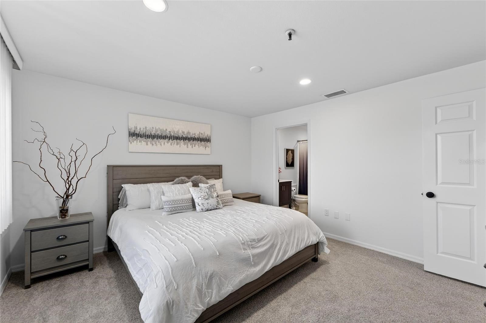 Image 41 of 77 For 2155 Harbourside Drive 804