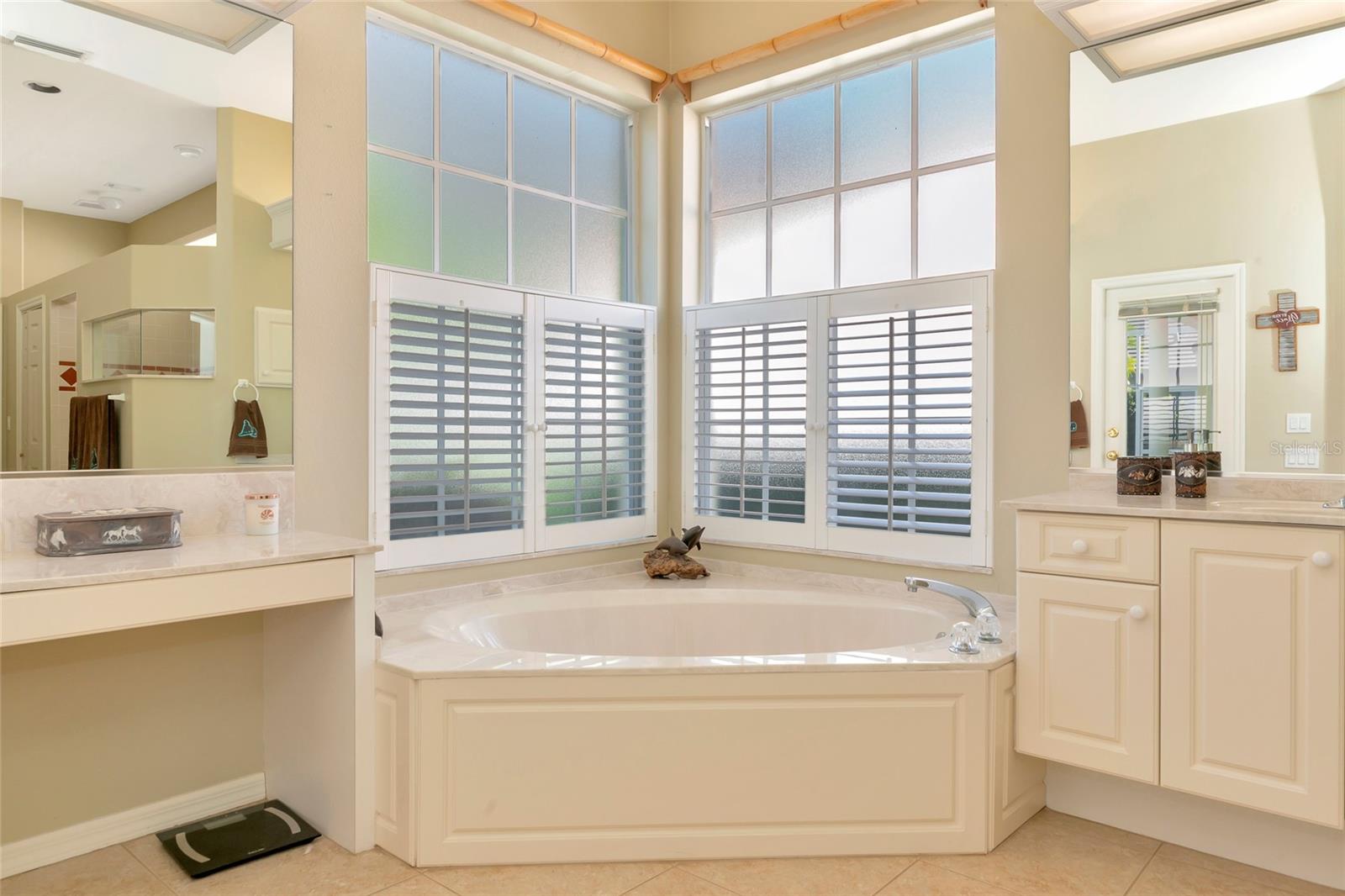 Image 24 of 39 For 4726 Old Farm Road