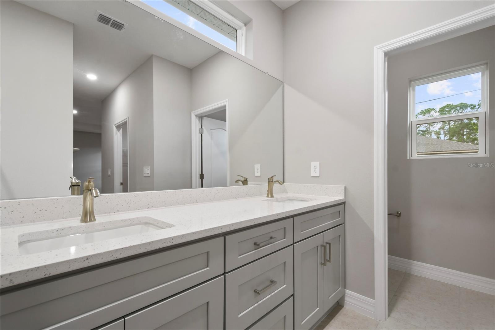 Image 7 of 11 For 190 Stevensville Street