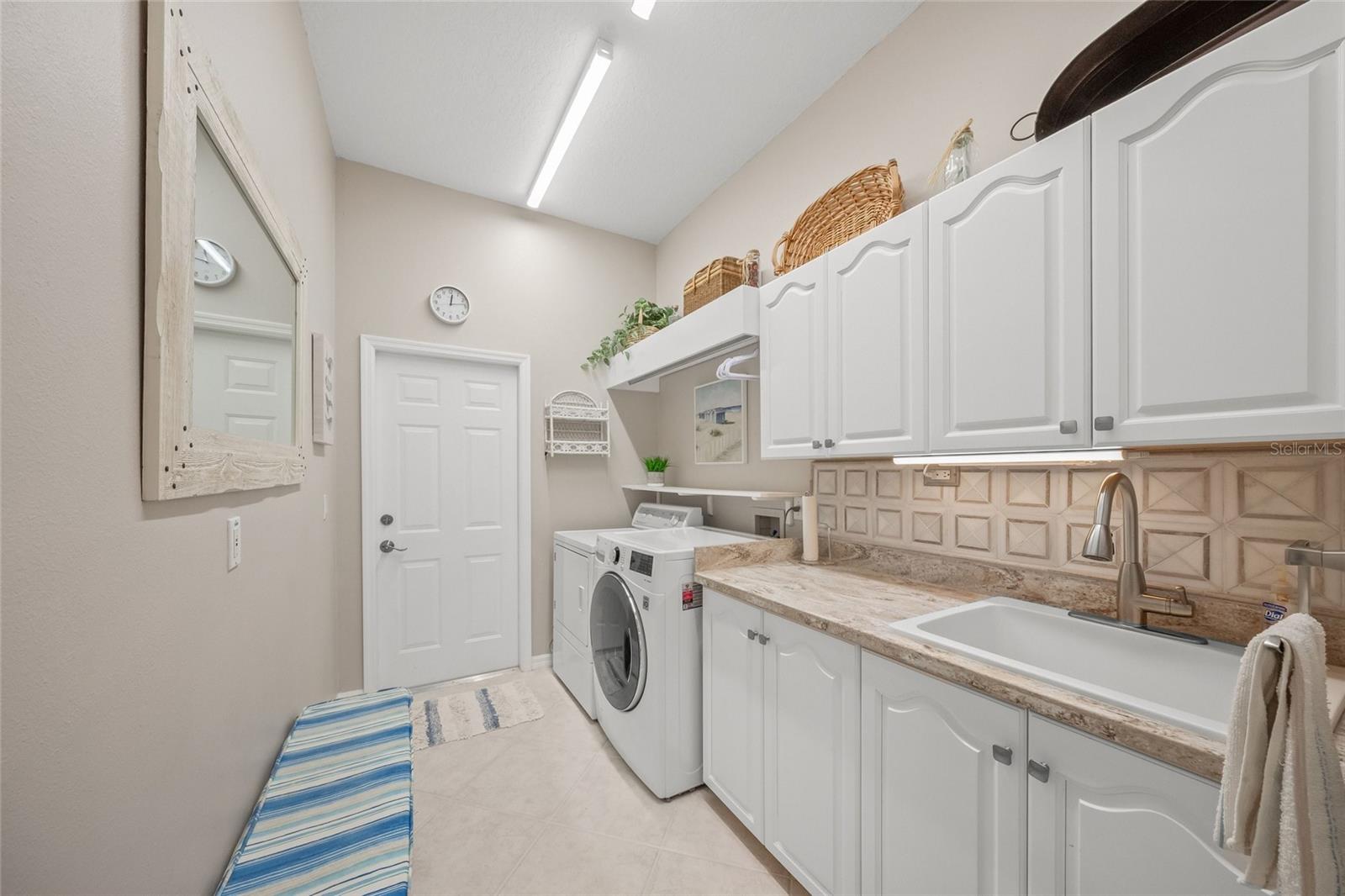 Listing photo id 34 for 2799 Dick Wilson Drive