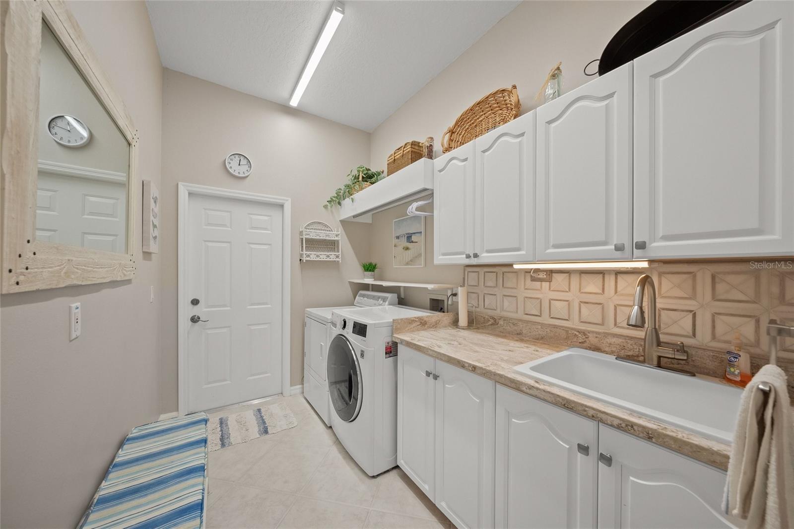 Listing photo id 35 for 2799 Dick Wilson Drive