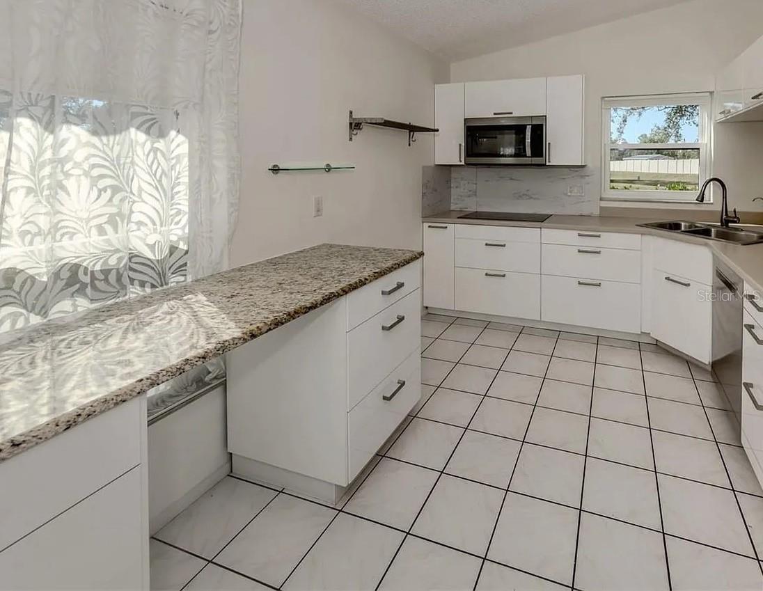 Image 16 of 44 For 1700 Curry Trail 35