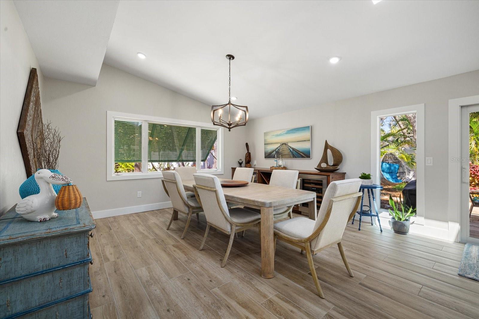 Listing photo id 8 for 5045 Oxford Drive