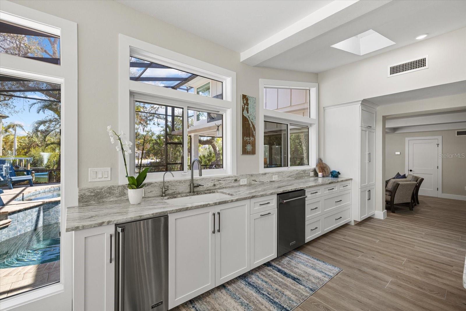 Listing photo id 13 for 5045 Oxford Drive