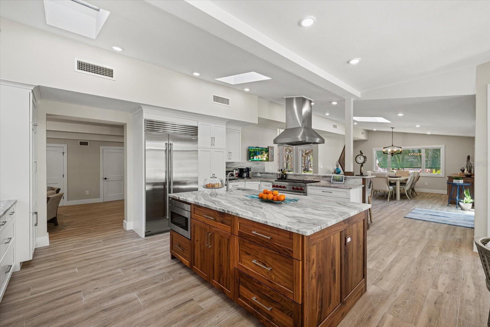 Listing photo id 14 for 5045 Oxford Drive