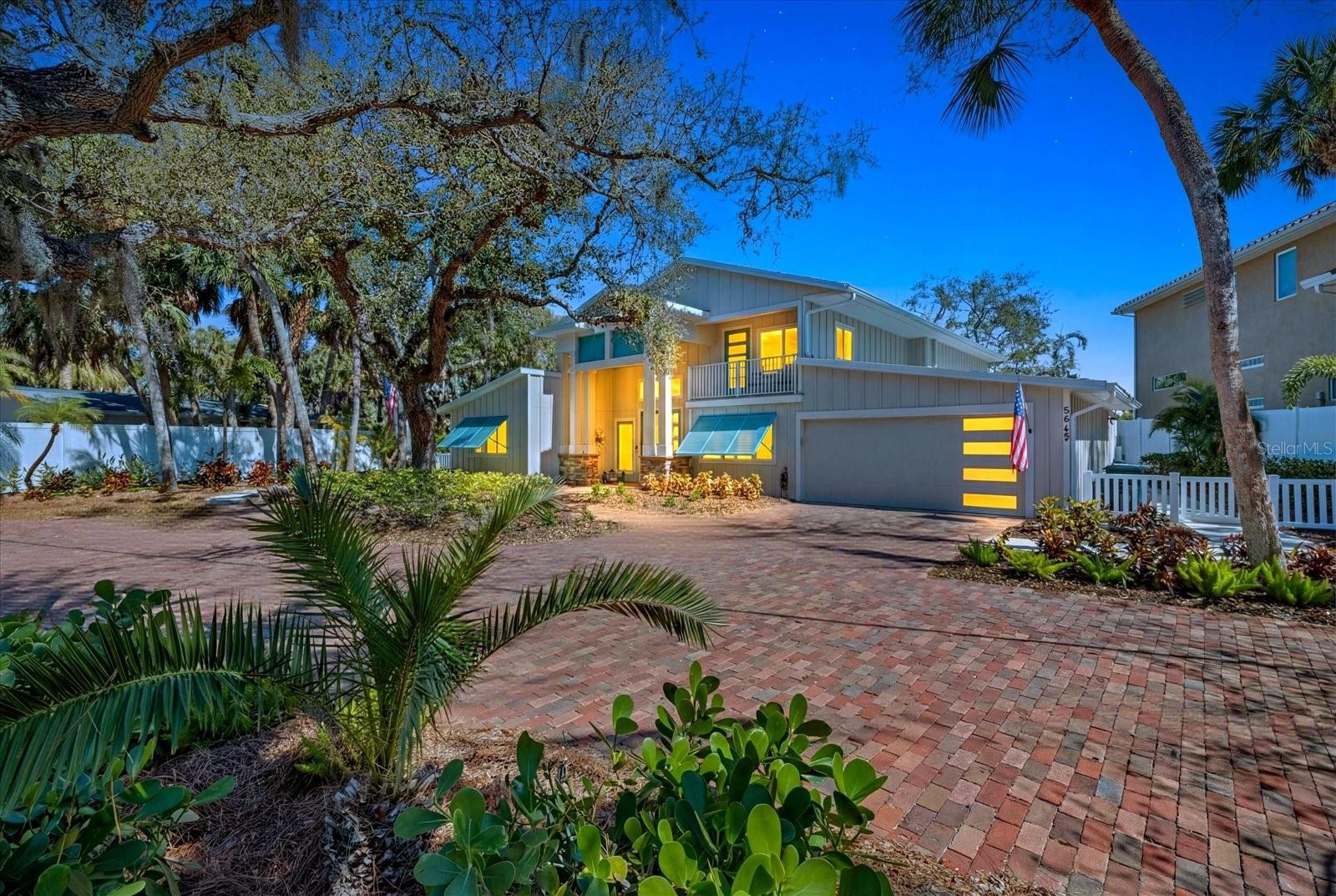 Listing photo id 0 for 5045 Oxford Drive