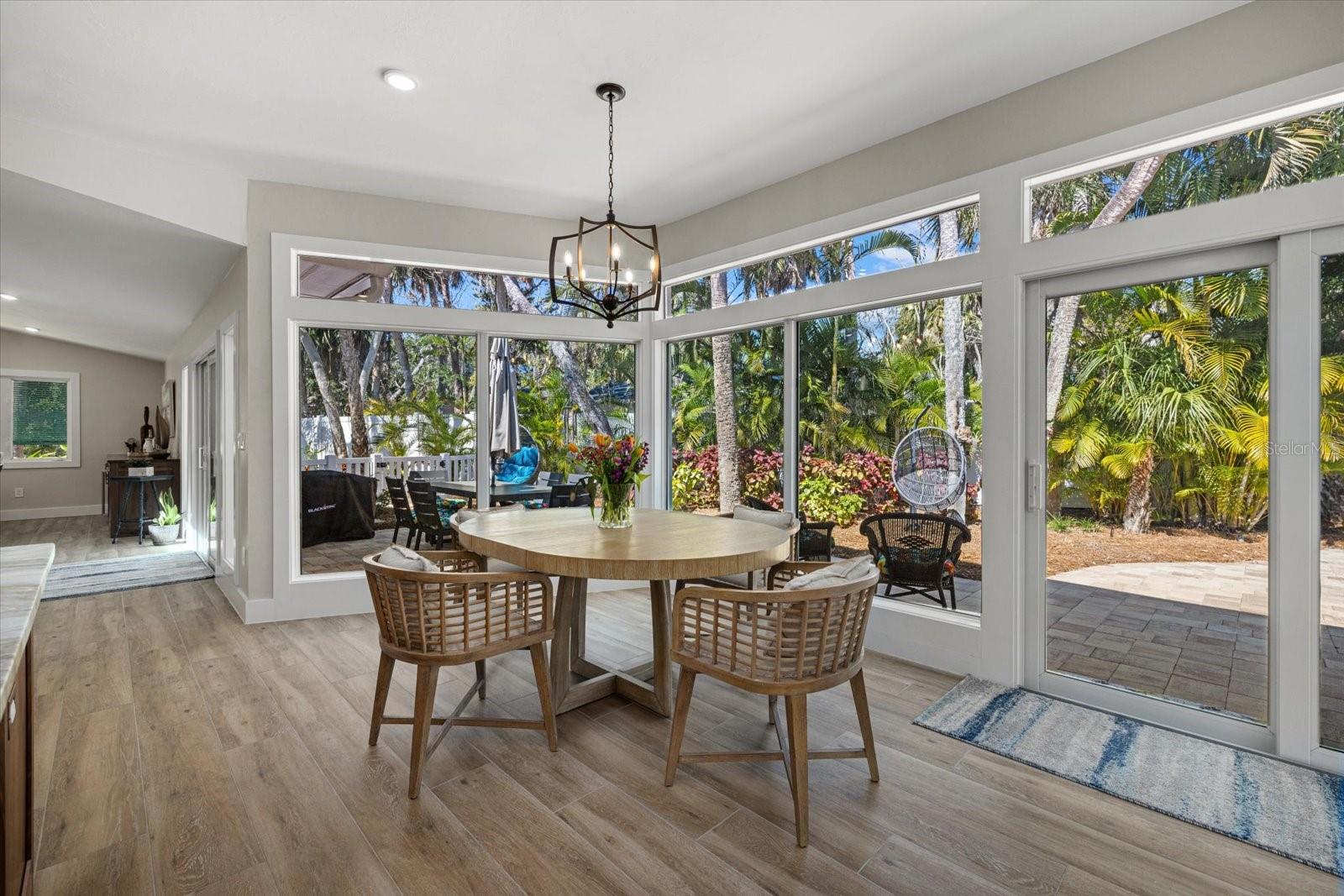 Listing photo id 19 for 5045 Oxford Drive