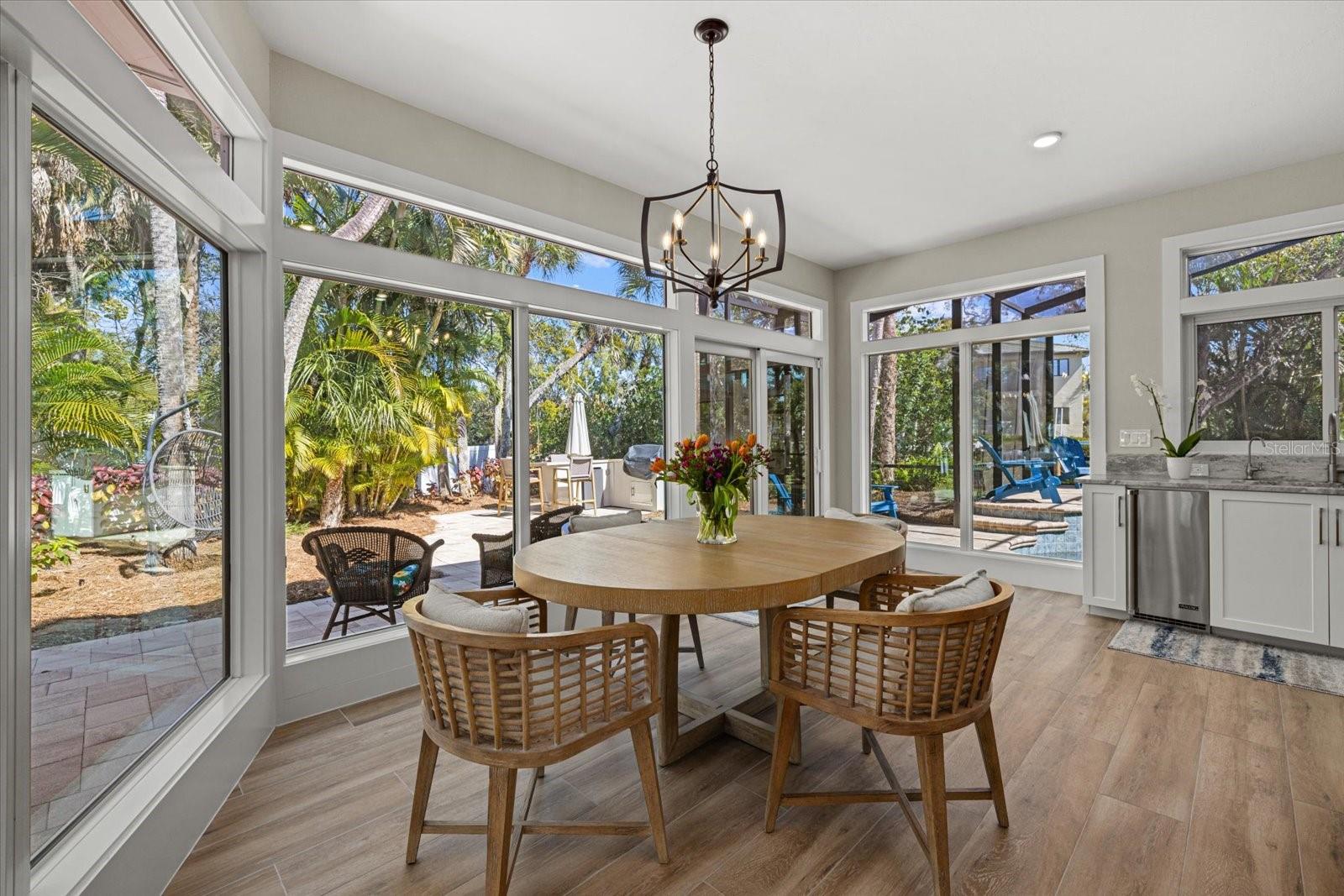 Listing photo id 20 for 5045 Oxford Drive